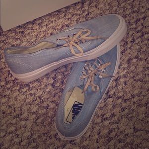 Women’s size 8 Vans